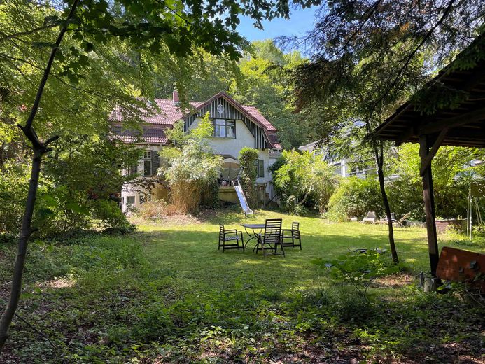 Rohdiamant mit Charakter auf 1.070 m² Grundstück in begehrter Lage von Starnberg – Foto 1