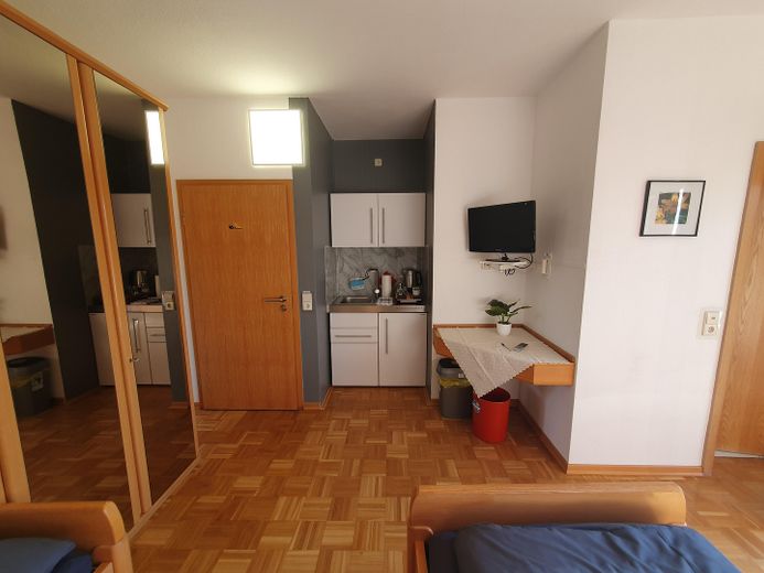 Bestehendes Apartmenthaus mit 19 Einheiten – etablierter Beherbergungsbetrieb in Zwingenberg – Photo 3