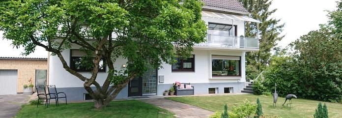 Attraktive 4-Zimmer Wohnung EG, zentral gelegen in Neunkirchen-Seelscheid – Vorderansicht