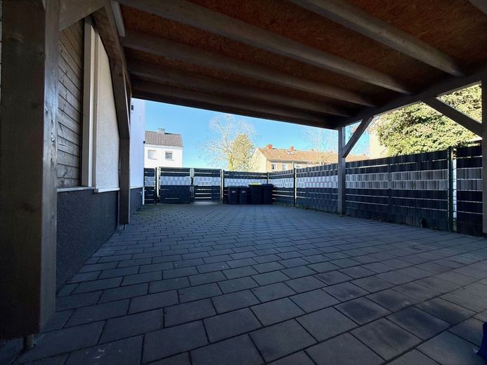 Bönen: Kernsaniertes Zechen-Eckhaus mit großem Garten und riesigem Carport! – Carport