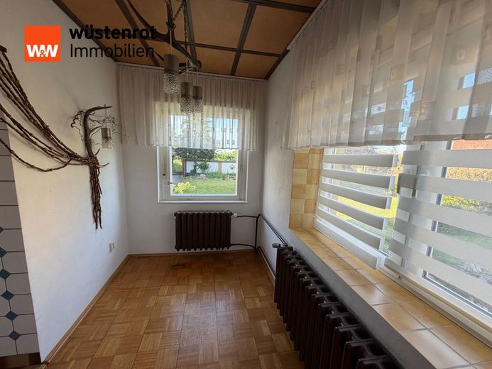 Gepflegtes Familienidyll mit großem Garten, Nebengelass und moderner Wärmepumpe – Zimmer