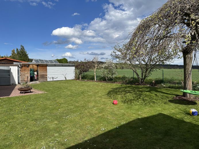 Schönes freistehendes Einfamilienhaus mit Garage und Carport in ruhiger Feldrandlage – Foto 5