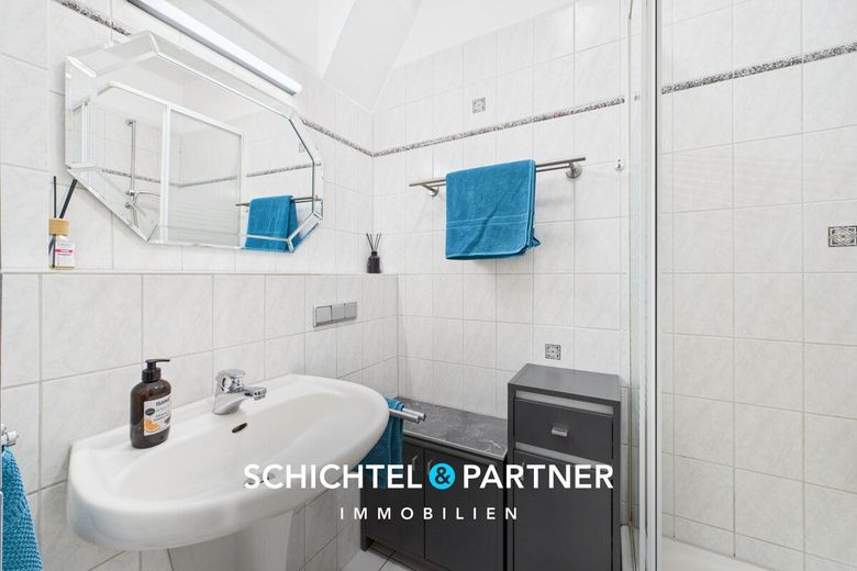Hastedt | Attraktives Reihenmittelhaus für Investoren in zentraler Lage – S&amp;P | Duschbad