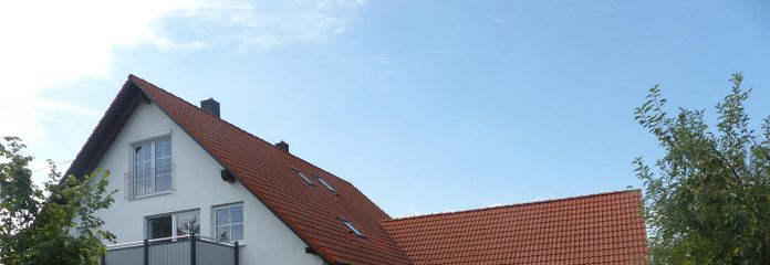 Great 5-room apartment 130 sqm + 40 sqm almost-new self-contained apartment in the attic gable – Haus mit Garagen
