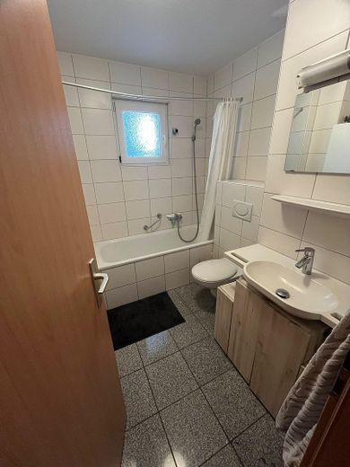 Bonito apartamento de 3 habitaciones con dos balcones en el barrio este de Karlsruhe – Badezimmer