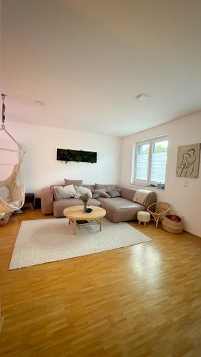 Modernes Townhouse am Rheinauer See – 5,5 Zimmer, 2 Terrassen, Garage & Top-Ausstattung – Wohnzimmer, Bild 1