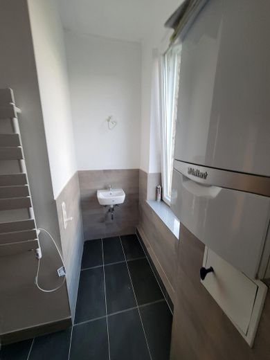 Sanierte 3-Zimmer Wohnung nähe Innenstadt – Badezimmer