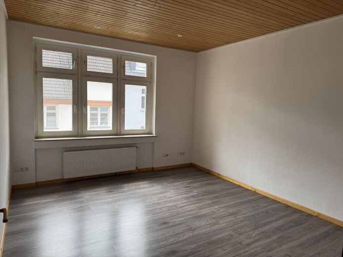 Bezugsfertige 2-Zimmer-Wohnung in Altenhagen – Wohnzimmer