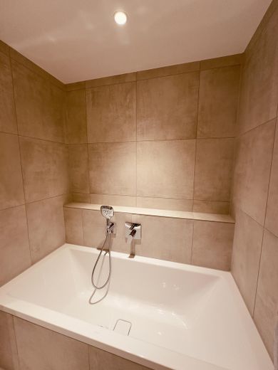 HafenCity | Exclusivo apartamento de 4 habitaciones | 127 m² | Vistas al Elba y a la Elbphilharmonie – Badewanne