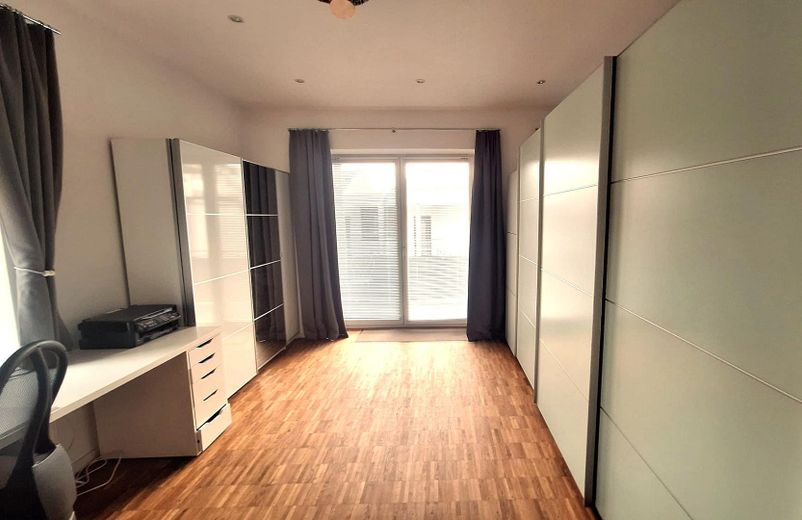 Großzügige 2-Zimmer-Wohnung, hochwertige Einbauküche, Innenstadt, Südbalkon – Arbeitszimmer