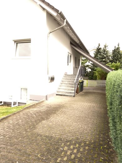 Eingang (Carport + Stellpatz)