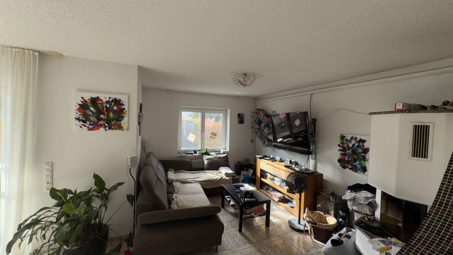 Grosses Einfamilienhaus in zentraler Lage – Wohnzimmer