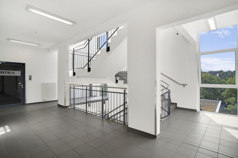 Büroflächen im Haus der Verbände (250 - 600 m²) – Treppenhaus Walter-Kolb-Haus