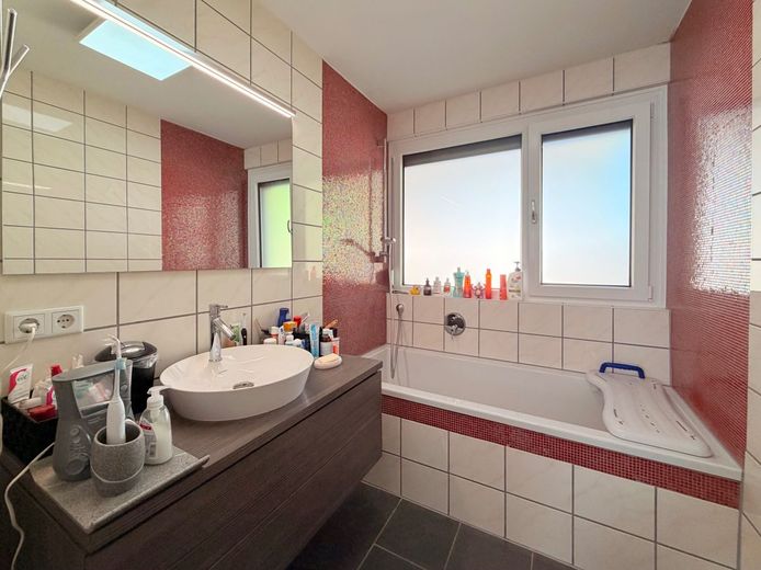 Modernisiertes EFH auf großzügigem Grundstück in begehrter Wohnlage – Badezimmer EG