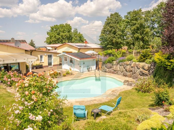 Rifugio privato: tenuta di campagna esclusiva senza vicini diretti con 2 case, piscina e cascata – Foto 1