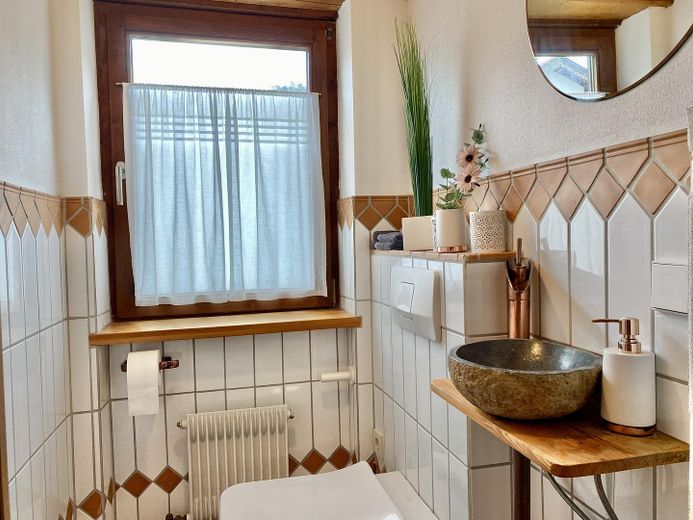 Maison individuelle avec appartement indépendant et vue dégagée *sans commission* – Gäste WC