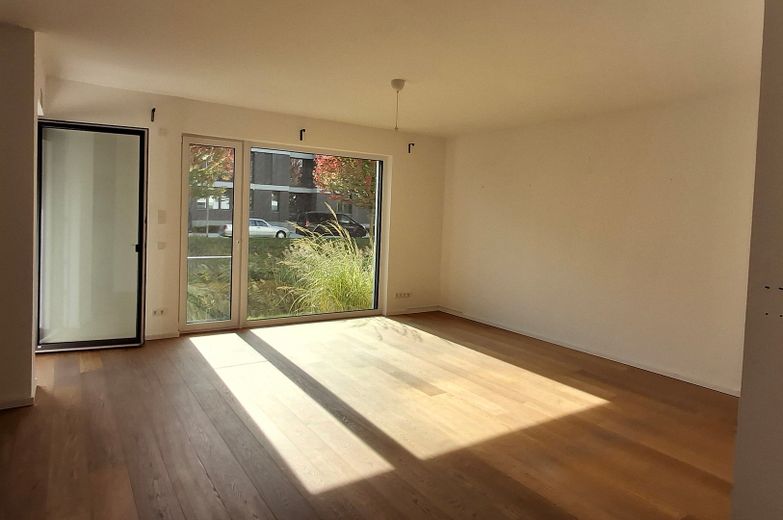 Großzügige 4-Zimmerwohnung in Rostock zwischen Stadtmauer und Warnow gelegen – Wohnraum