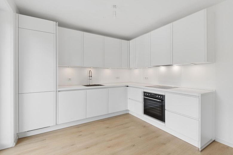 Neuwertige 3 - Zimmer - Balkonwohnung mit erstklassiger Ausstattung in Top - Lage von Meiendorf – Einbauküche