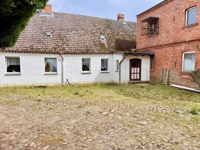 HORN IMMOBILIEN ++ Ein Haus für viele Möglichkeiten in Brüssow bei Löcknitz – Hof