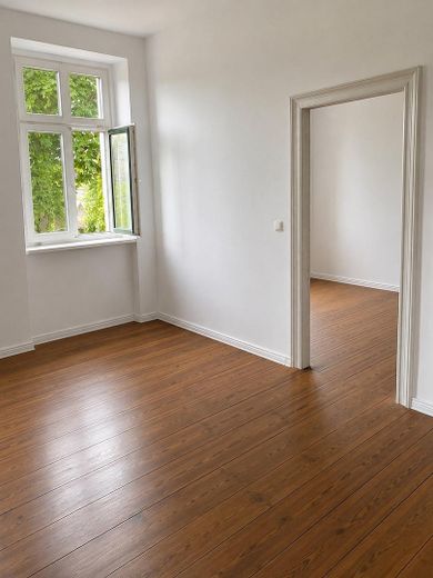 Encantador piso antiguo de 3 habitaciones – Wohnzimmer/ Tür Schlafzimmer