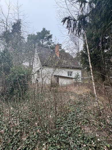 Gr. Einfamilienhaus in Wassernähe, Keller, Grün, 2 getrennte Wohnungen möglich. – Foto 5