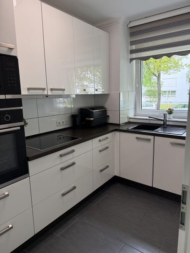 Arbergen | Appartamento di 4 locali | Ristrutturato completamente nel 2019 | Garage | Balcone esposto a sud con vista sul verde – Foto 3