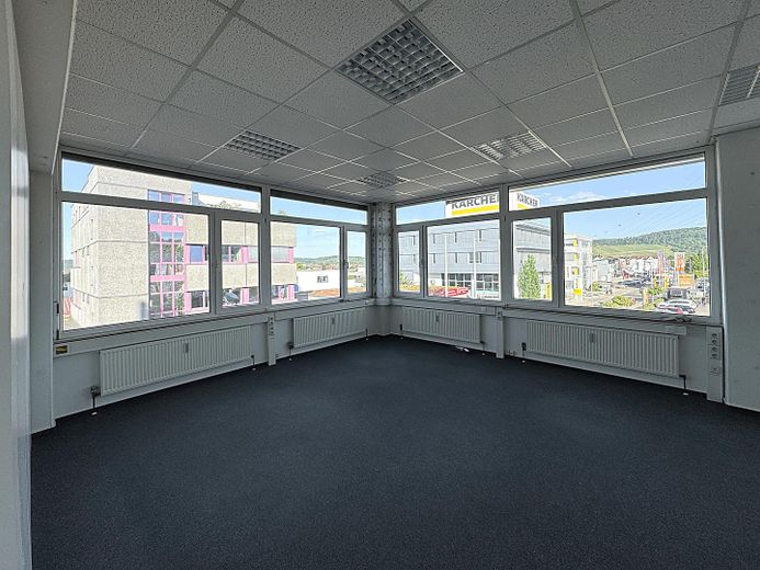 Winnenden: Heller Eck-Büroraum in bester Lage! Ideal für Home-Office! 2.OG – Genügend Platz