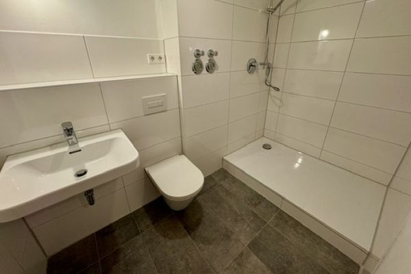Eerste bewoning na renovatie - 3-kamerappartement met terras!