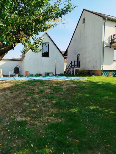 Casa unifamiliare ben tenuta con edificio accessorio e piscina riscaldabile – Garten