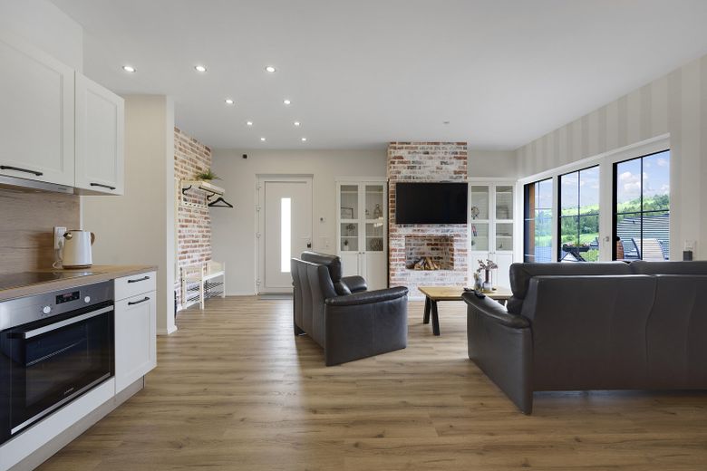 Exklusives und junges EFH mit Ferien-/Einliegerwohnung **provisionsfrei** – Fewo-Wohnen 2
