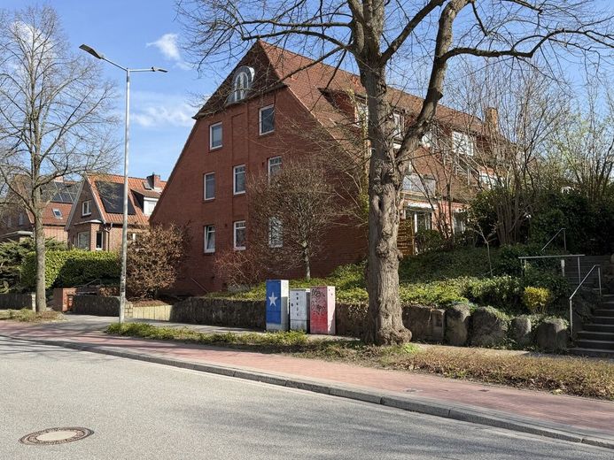 *Attraktive Kapitalanlage im EG mit Terrasse und TG-Stellplatz Nähe Uni Kiel !!!* – Seitenansicht