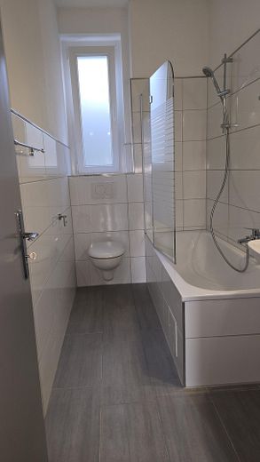 Bad einer renovierten Wohnung