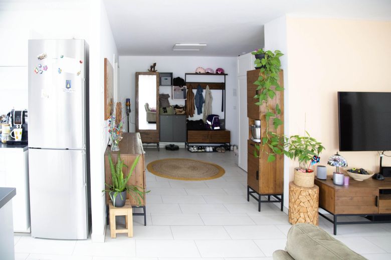 Moderno, senza barriere, esclusivo: fantastico appartamento di 4 locali a Pattonville – Wohnzimmer zu Flur