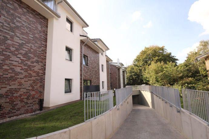 Appartement en copropriété haut de gamme de 2 pièces avec terrasse et place de parking en sous-sol – Tiefgaragen Zufahrt