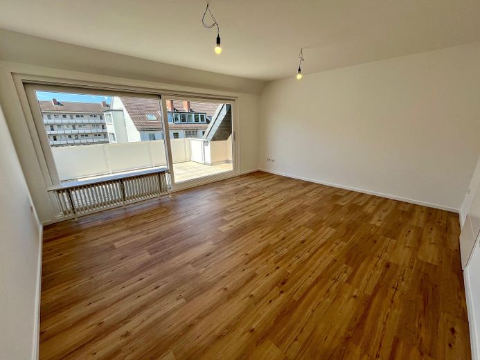 Provisionsfrei: 4-Zimmer-Dachgeschosswohnung mit Südbalkon & Garagenstellplatz in Schwachhausen – Wohn-/Esszimmer