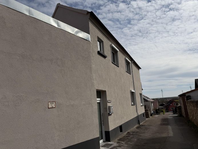 renoviertes Haus 4 Zimmer Küche Bad mit Hof und Garage Worms Abenheim – Außen