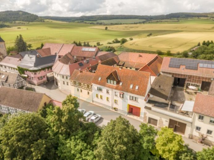 Sogno multigenerazionale: tenuta agricola con due abitazioni su oltre 5.000 m² di terreno – Foto 1
