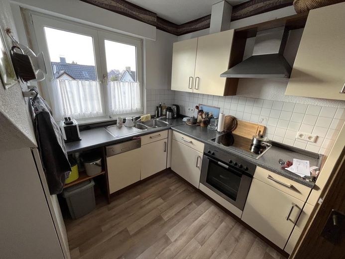 Herten’de sundurmalı ve garajlı, bakımlı 2 odalı çatı katı dairesi – Küche