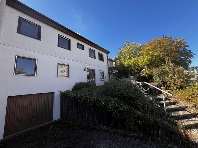 Charming detached house with dream terrace and plenty of potential – Hausvorderseite