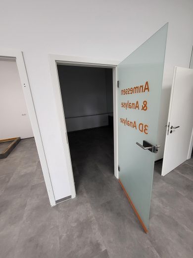 2 Einmalige Ladenlokale in stark frequentierter Lage mit ca. 280 m2 und 103 m2 Gewerbefläche – 3. Abtrennung