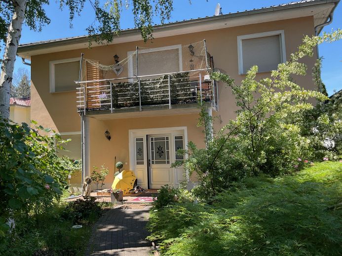 Amplia casa unifamiliar energéticamente eficiente (A+) de construcción maciza – Foto 7