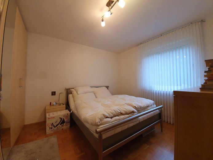 2,5 odalı Altenbochum, balkon, sakin, yeşil, merkezi, banyo: küvet + duş, gerçek ahşap parke – Schlafzimmer