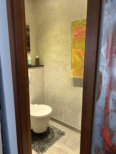 Besondere Kapitalanlage mit Eigennutzungsoption – Haus-im-Haus und fünf Mietwohnungen – Gästetoilette