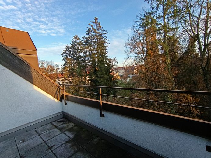 Am Klostergarten: Stadtjuwel in Landshut, Dachgeschoss, absolut ruhig, sonnig, Blick ins Grüne, zentral – Foto 8