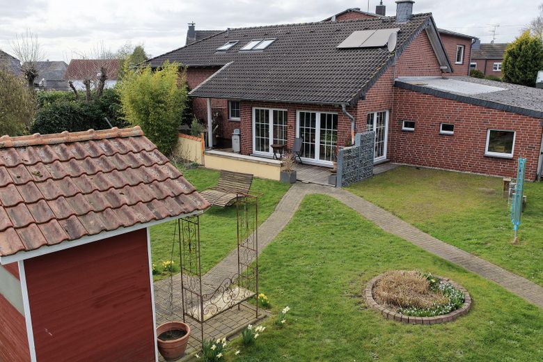 Freistehendes Einfamilienhaus mit Einliegerwohnung – Aussen 2