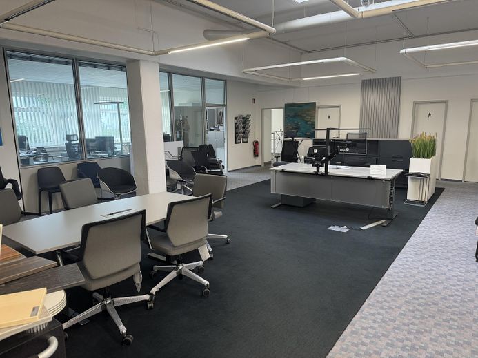 Top Gewerbeimmobilie in Isernhagen – Arbeitszimmer