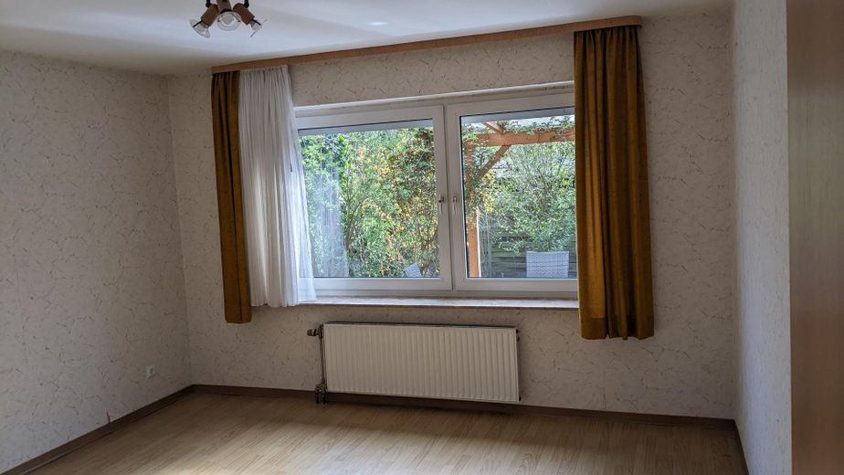 Freistehendes EFH mit Einliegerwohnung, Doppelgarage & großem Grundstück – EG_Schlafen