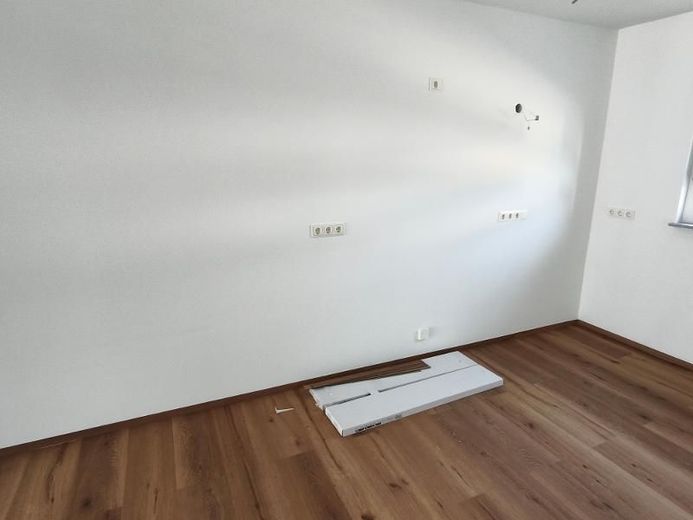 Reihenmittelhaus mit Garten, Garage und zusätzlichem Stellplatz – Offene Küche Bild 3