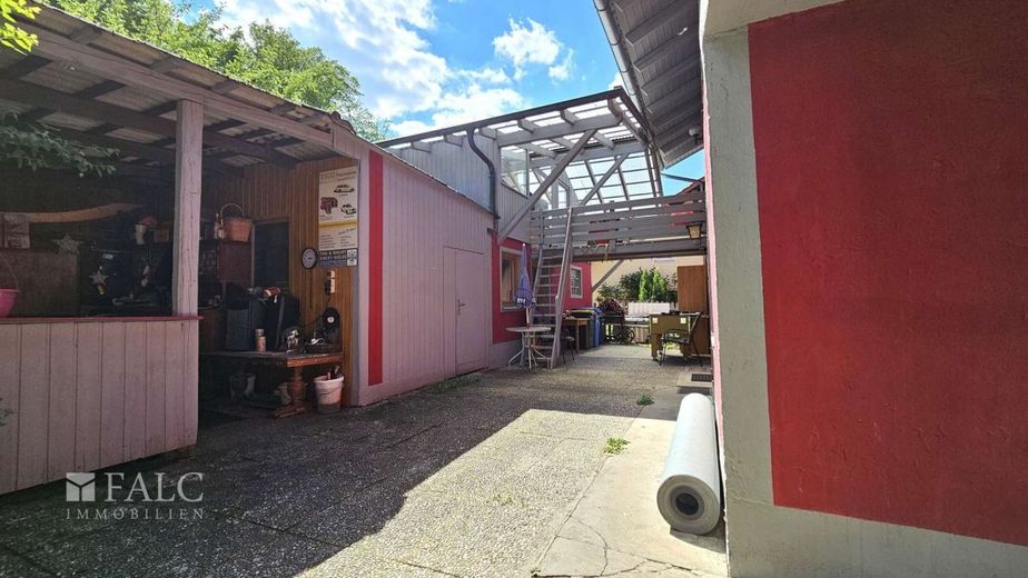 Zweifamilienhaus mit Potenzial in Landau a. d. Isar - zwei Wohneinheiten, Garage &amp; Garten – Außenansicht Garten 2