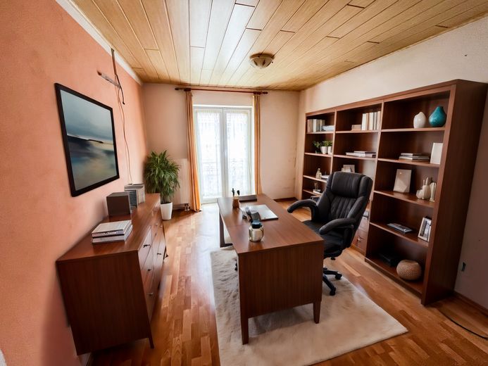 Büro (OG - Staged)